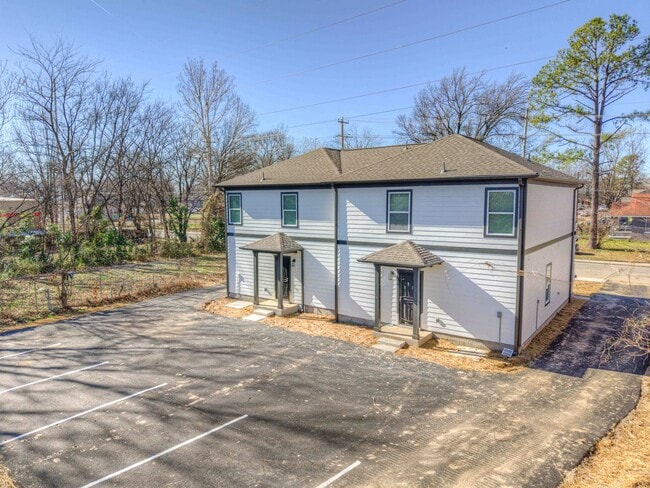 Building Photo - 650-652 Ayers Street