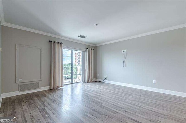 Building Photo - 300 Johnson Ferry Rd