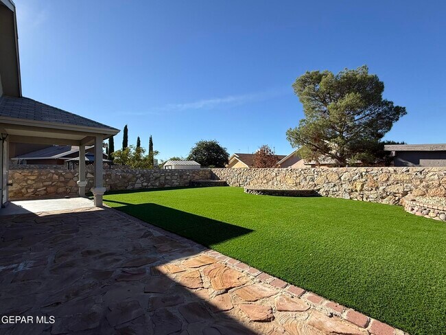 Building Photo - 12285 Tierra Plata Dr