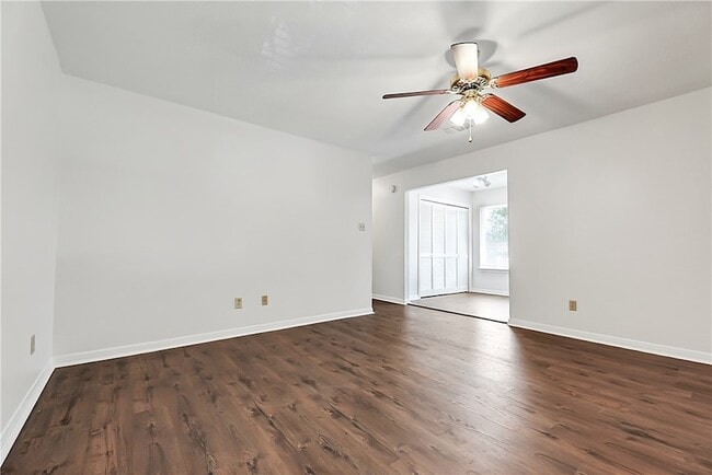 Building Photo - 1201 Autumn Cir