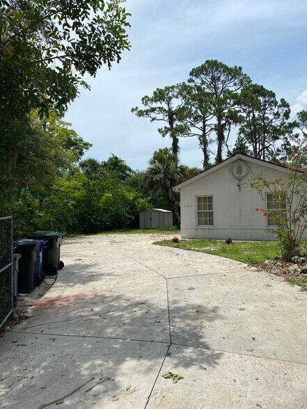 Building Photo - 11812 D Allyon Dr