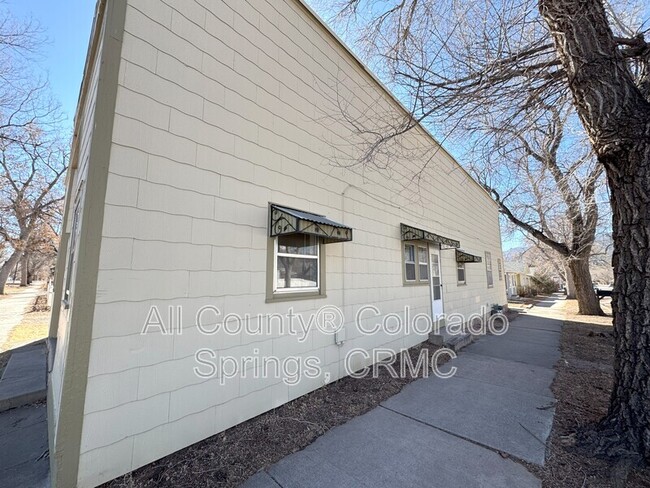 Building Photo - 1431 W Kiowa St