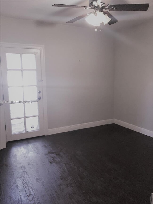 Building Photo - 1628 NE 4th Pl