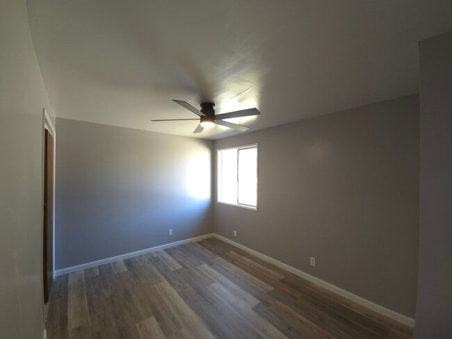 Building Photo - 2 Bed 1 Bath