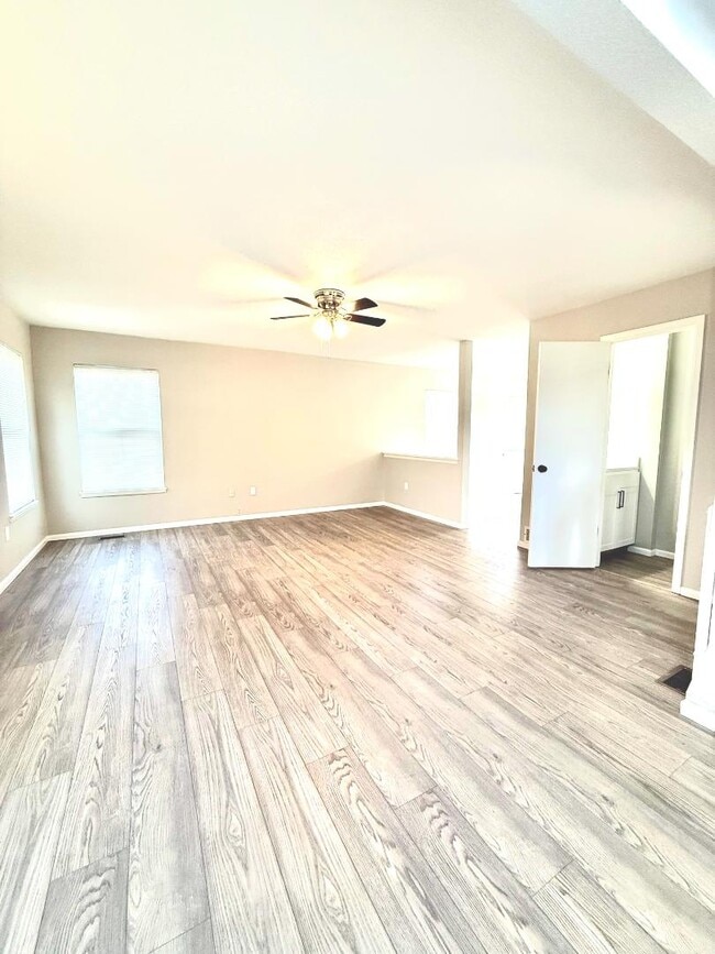 Building Photo - 1872 S Cathay Ct