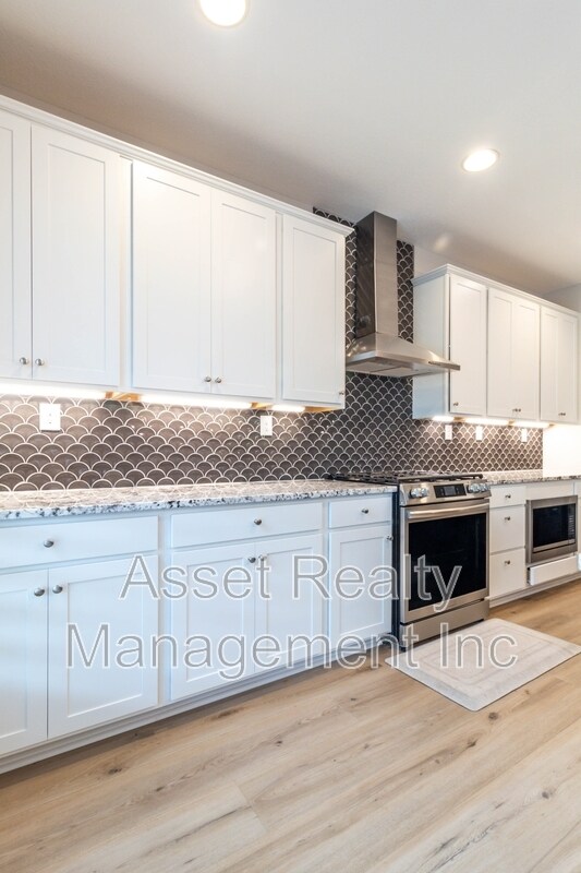 Building Photo - 1730 Silver Chapel Dr