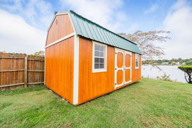 Building Photo - 625 Creekwood Dr