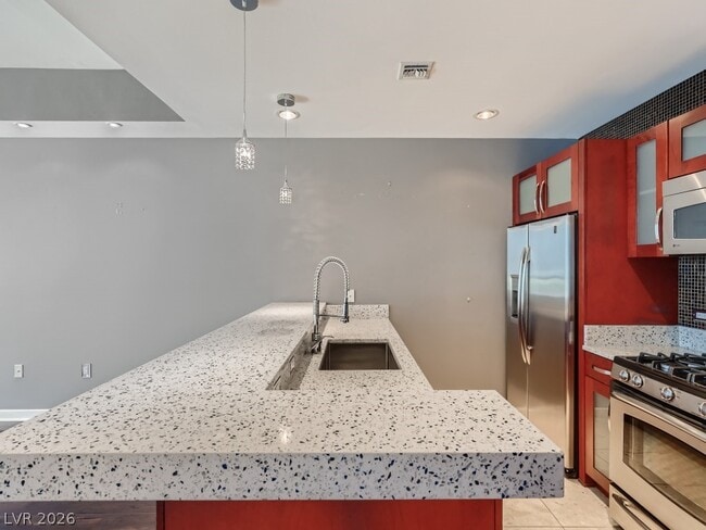 Building Photo - 4575 Dean Martin Dr