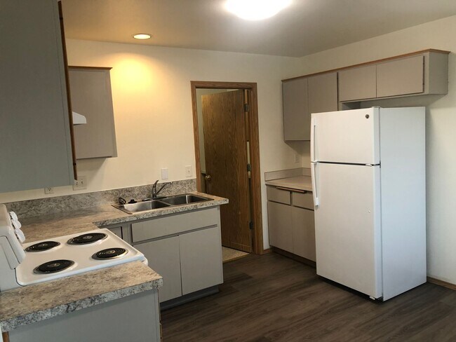 Building Photo - 226 S 59th St