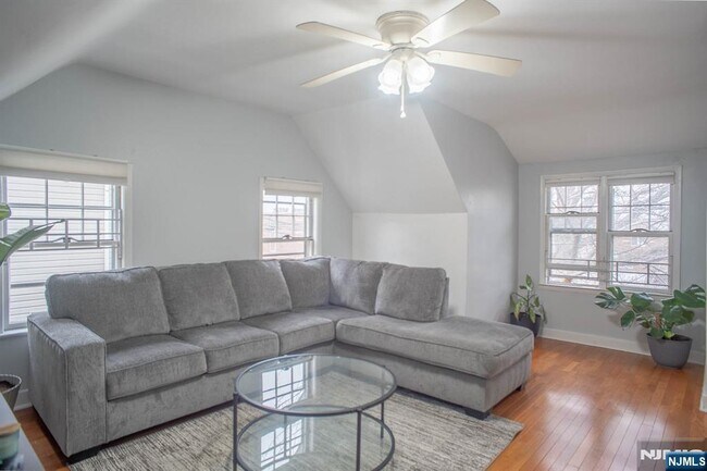 Building Photo - 94 Liberty St