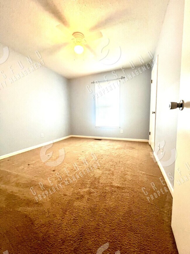 Building Photo - Exceptional value for a 3 Bedroom 2bath Fenced yard home close to Ft. Bragg