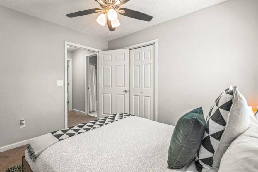 Building Photo - 1296 Sells Ave SW