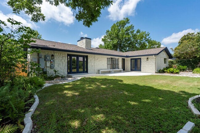 Building Photo - 2404 Coral Ridge Cir