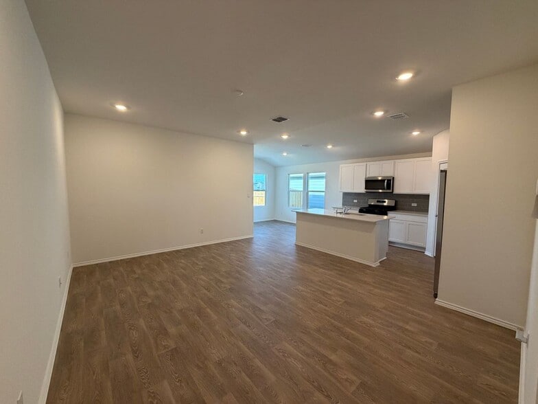 Building Photo - 350 San Juan Trl