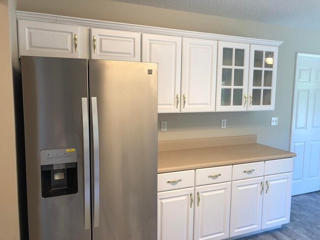 Building Photo - 1085 Forest Lake Terrace