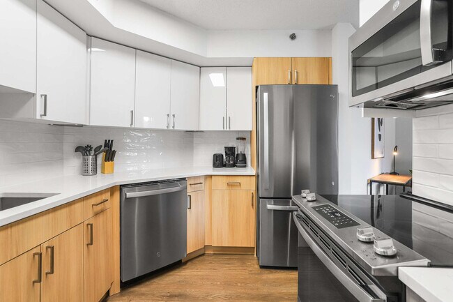 Building Photo - 801 15th St S