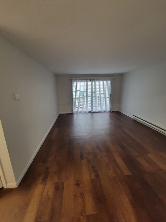 Interior Photo - 80 Hiawatha