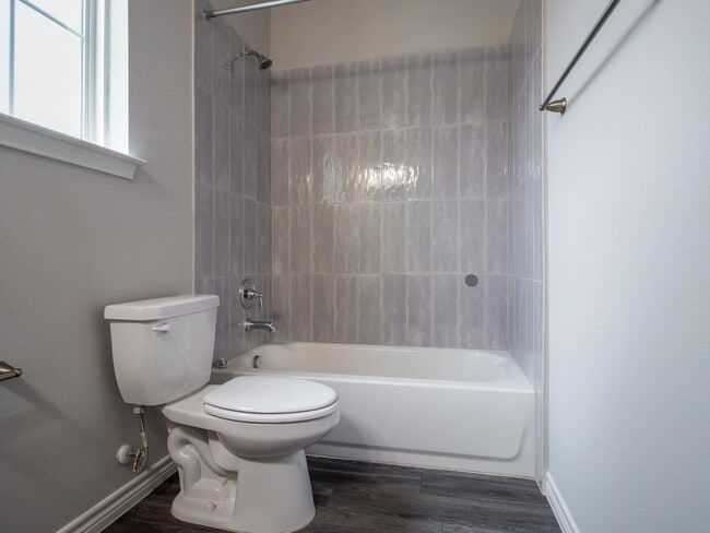 Building Photo - 213 Peruna Dr