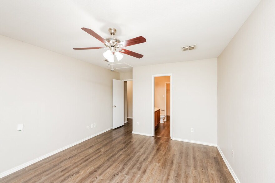 Building Photo - 3032 Picket Fence Dr