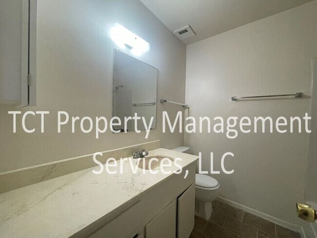 Building Photo - Four bedroom Tempe Townhome!
