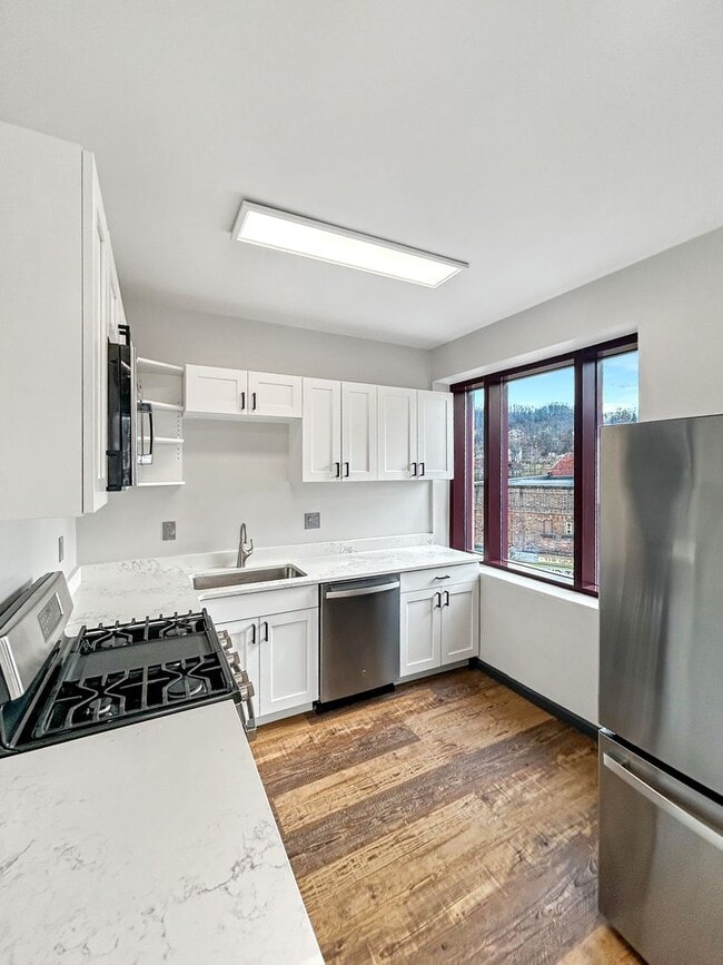 Building Photo - 101 E Lincoln Ave