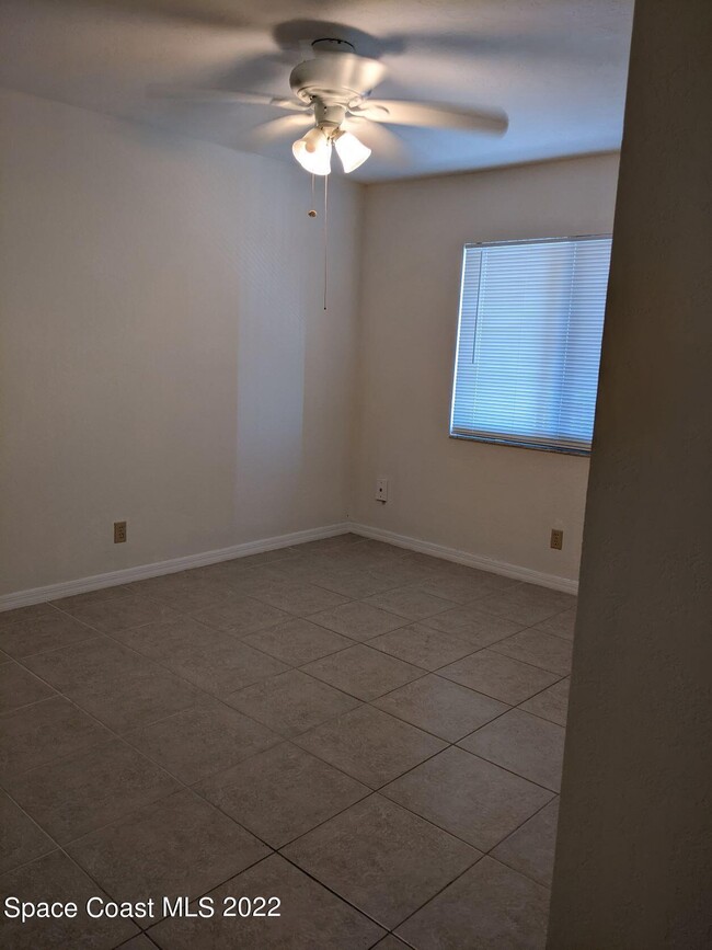 Building Photo - 3220 River Villa Way