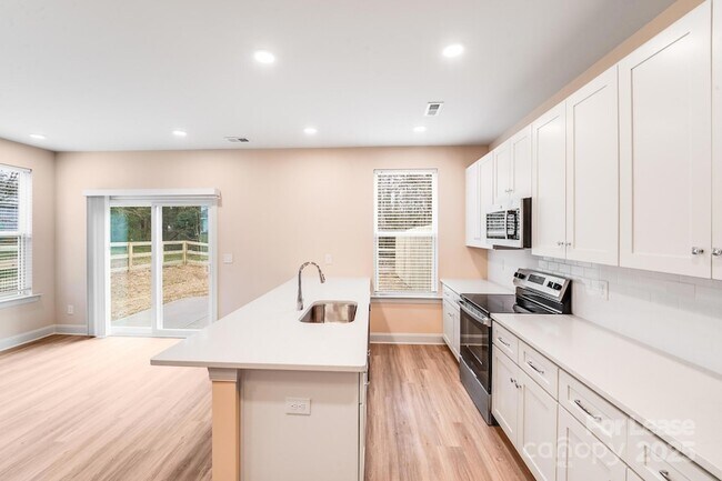 Building Photo - 645 Brookwood St