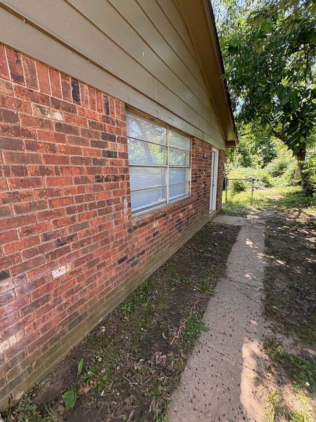 Building Photo - 3385 Barbwood Dr