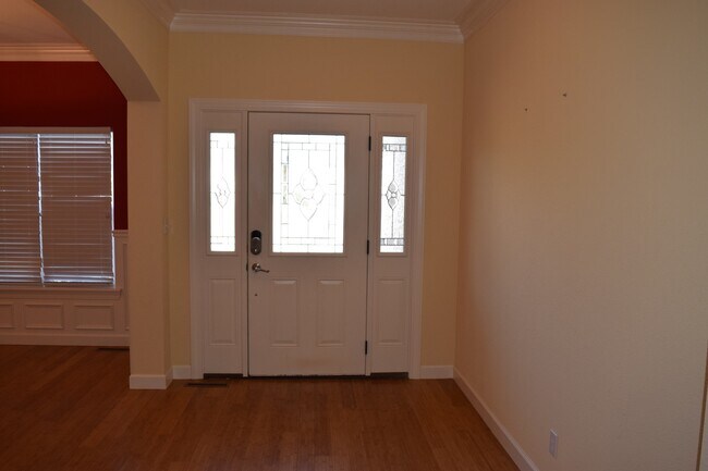 Building Photo - Gorgeous Home Located in Osage Hills Subdivision