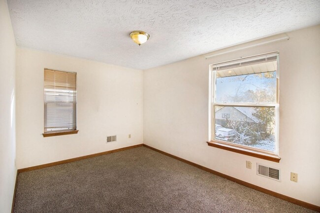 Building Photo - 528 Avon St