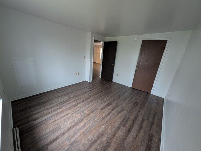 Building Photo - 2110-2110 Hollingsworth St