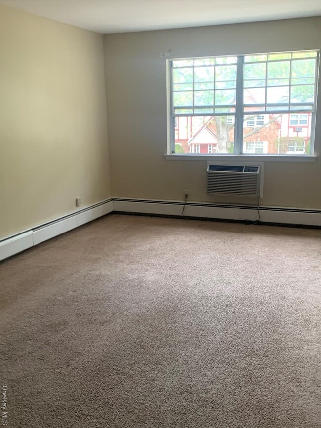 Building Photo - 23 Doxbury Ln