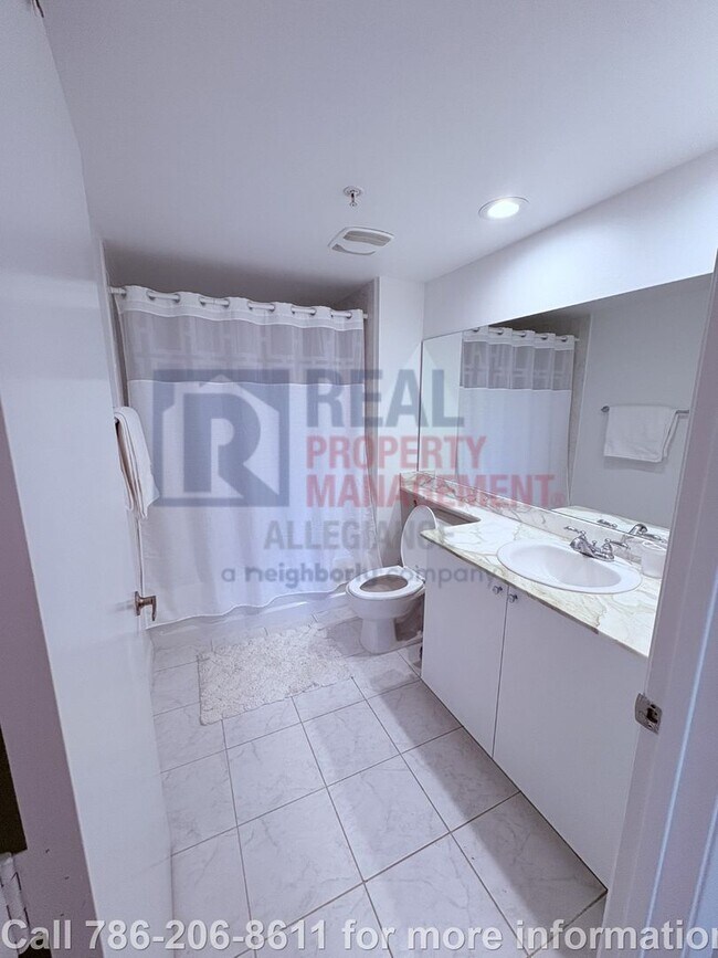 Building Photo - Modern 2BR/2BA Condo in Aventura – Furnish...