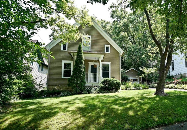 Building Photo - 1005 C St