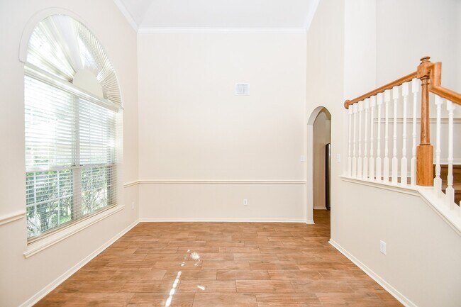 Building Photo - 1310 Lake Edinburg Ct