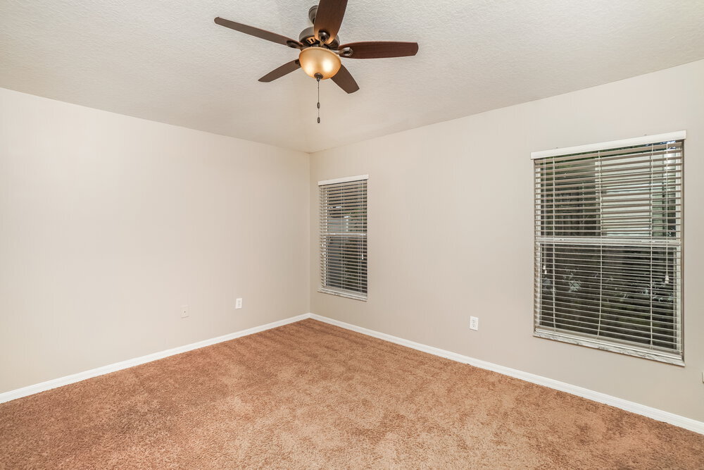 Building Photo - 15950 Leatherleaf Ln