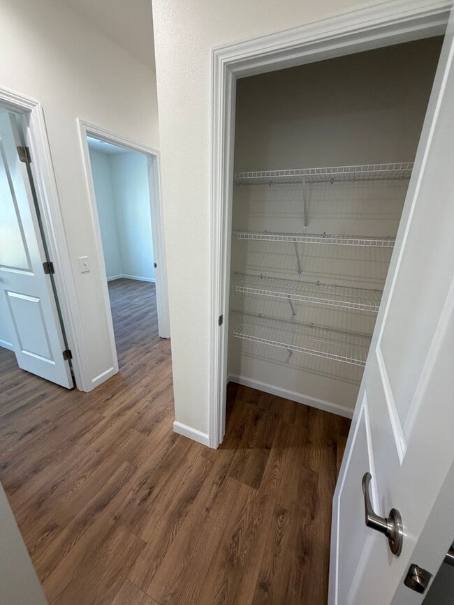 Building Photo - 3 Bedroom | 2 Bathroom | 1 Car Garage | Duplex | Springfield MO!