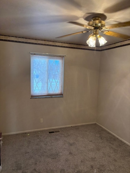 Building Photo - 1703 Oakhill Rd