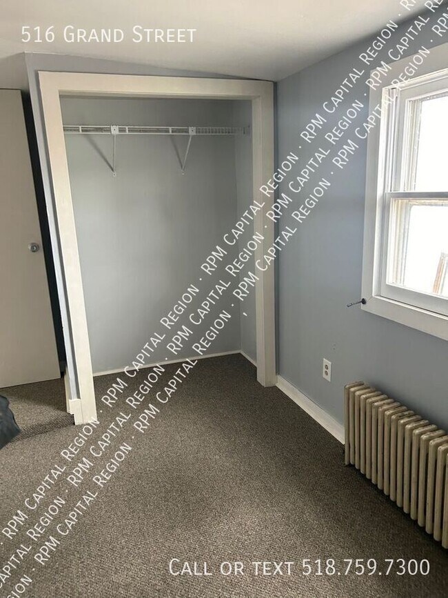 Building Photo - 516 Grand St