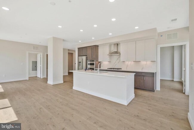 Building Photo - 635 Slaters Ln