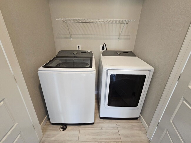 Building Photo - 3618 Maldives Dr