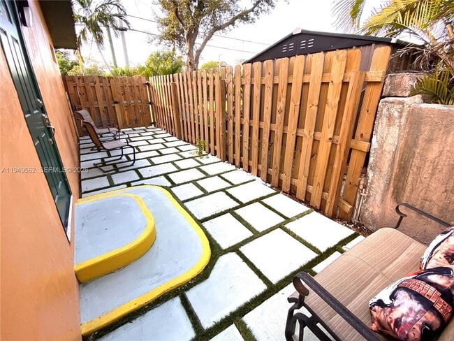 Building Photo - 5060 SW 43rd Terrace