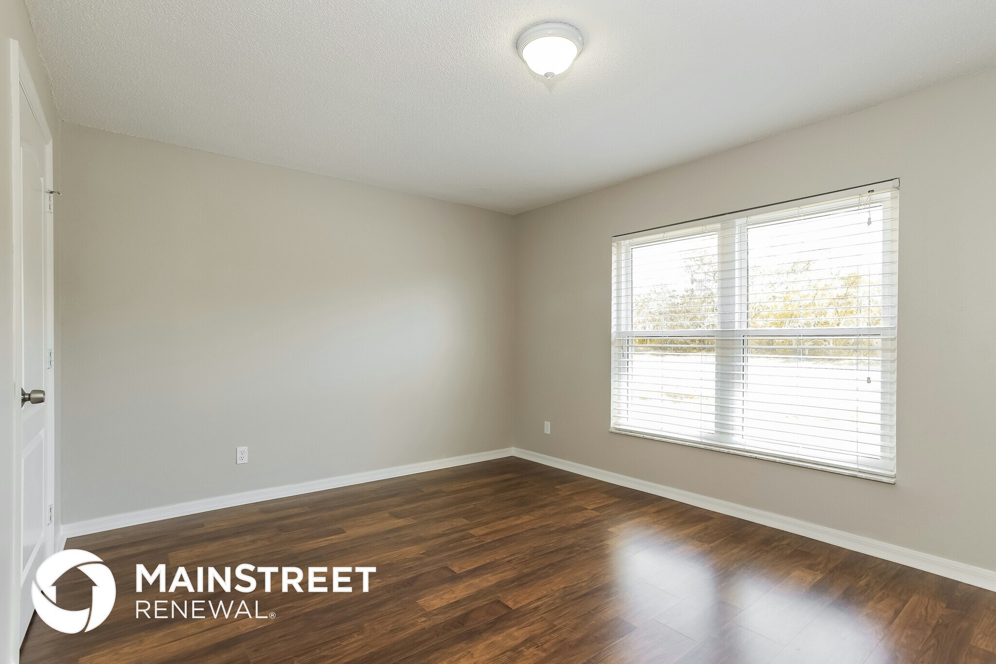 Building Photo - 1411 Hillsborough Way