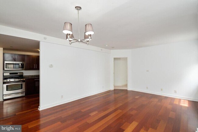 Building Photo - 219 S 18th St