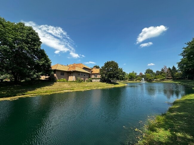 Building Photo - 1115 Bridgeview Ln