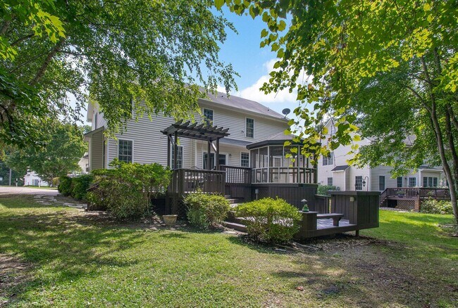 Building Photo - BEAUTIFUL 5 BEDROOM HOME IN HAMPTON PARK