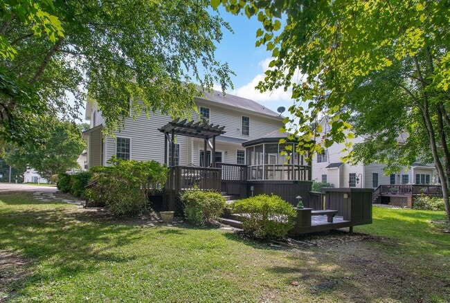 Building Photo - FABULOUS 5 BEDROOM RENOVATED HOME IN HAMPTON PARK