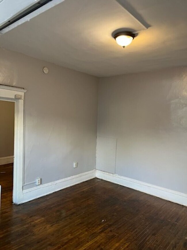 Building Photo - One Bedroom Westside Saint Paul Apartment