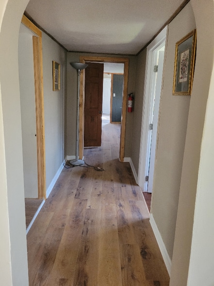 Building Photo - 895 W Schmitt Rd