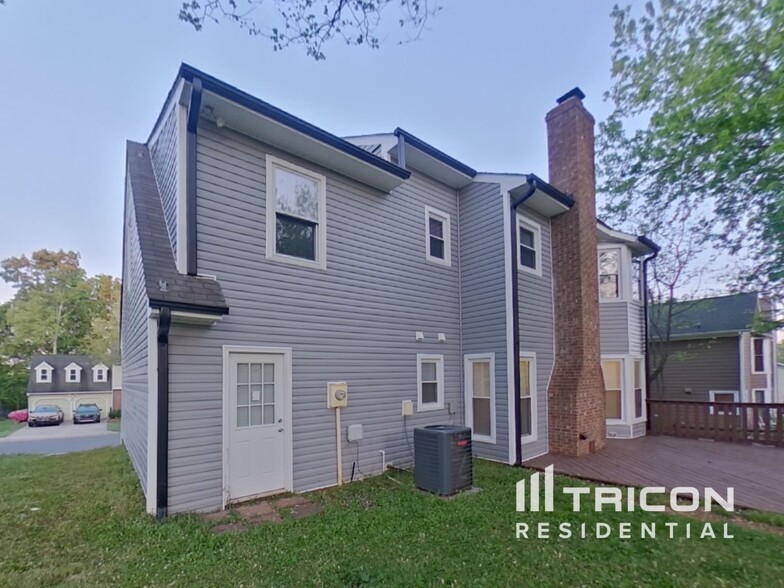 Building Photo - 9701 Marshbrooke Rd
